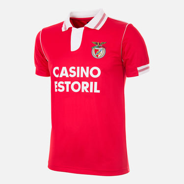 Flat-lay of the SL Benfica 1992 - 93 Retro Football Shirt, featuring a red base with a white collar and white sleeve cuffs, along with the Casino Estoril sponsor logo.